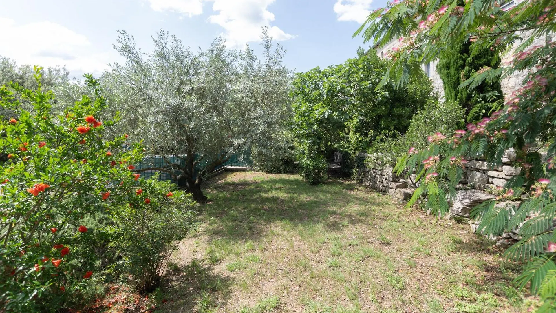 Holiday home Le Mas Pierre Et Soie Labeaume